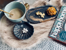 Load image into Gallery viewer, Jesmonite Trinket Oval Tray