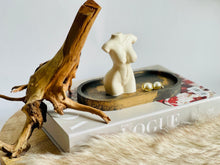 Load image into Gallery viewer, WOMAN TORSO JESMONITE