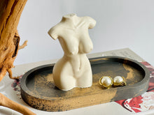 Load image into Gallery viewer, WOMAN TORSO JESMONITE