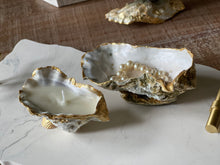 Load image into Gallery viewer, Oyster's Candle.