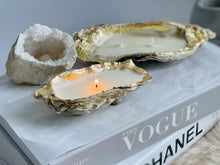 Load image into Gallery viewer, Oyster's Candle.